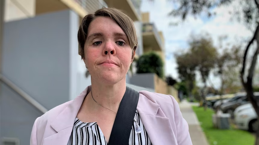 Disability advocate Lauren Henley, whose rights, including her right to access television, are violated so long as Australia fails to progressively realise her right to access information, communications and other services using its maximum available resources (image: Kate Ashton, ABC News)